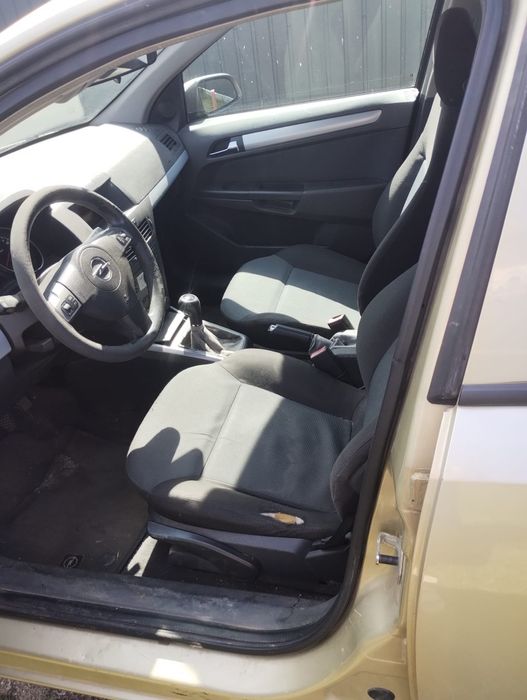 Vand sau schimb  astra h 1.4