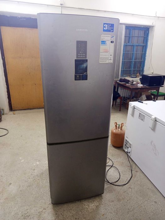 Холодильник Samsung