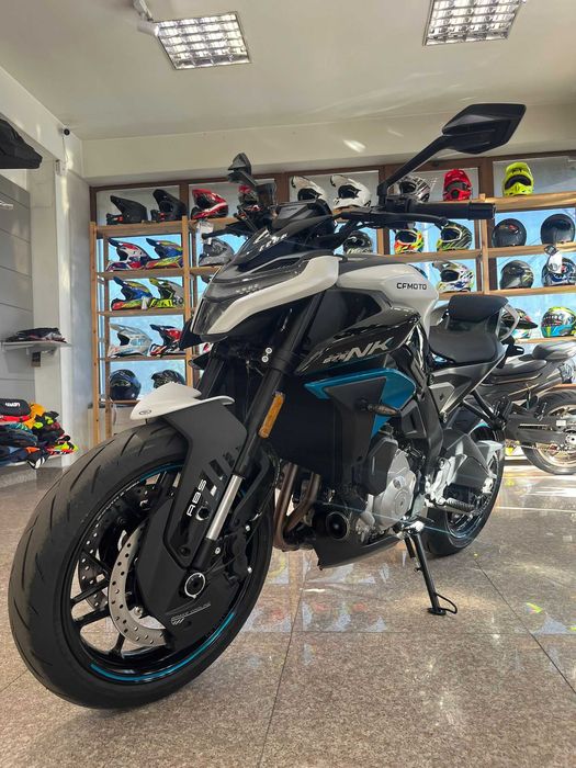 Motocicleta naked CFMOTO 675NK