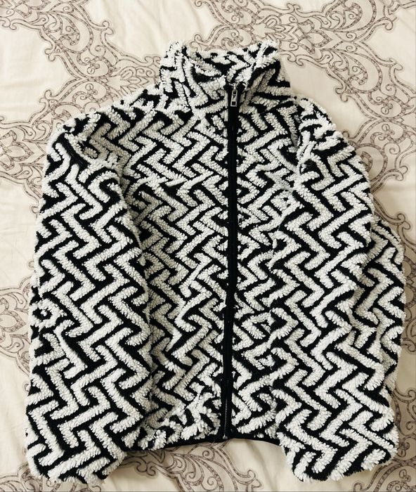 Зимно яке Oysho подходящо и за ски