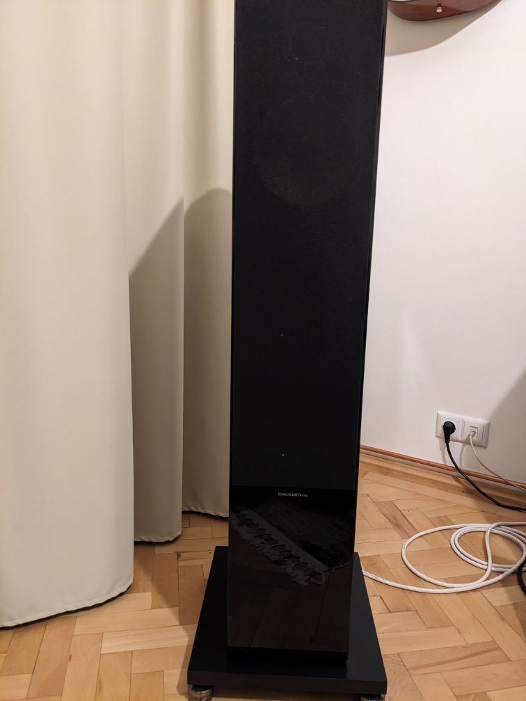 Bowers & Wilkins 703 S2