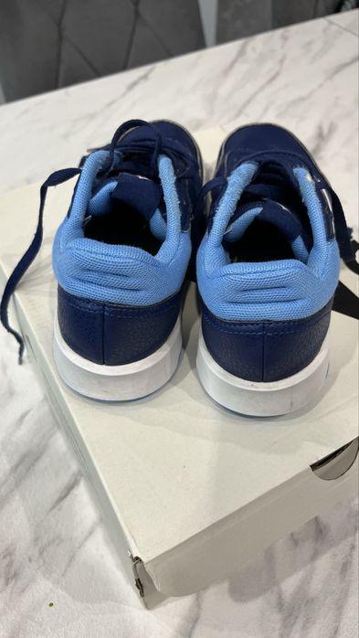 Маратонки Adidas размер 33