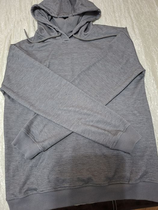 Лек суичер за момче светло сиво с качулка