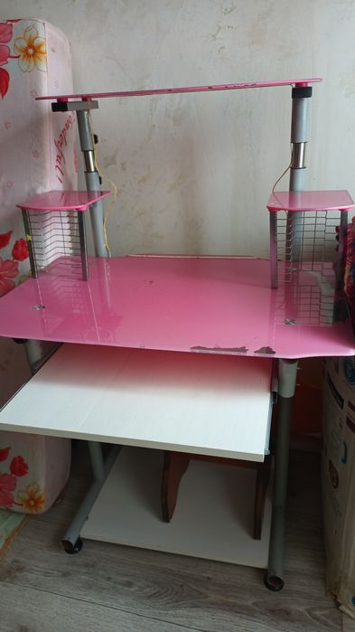 Продам стеклянный стол для компьютера