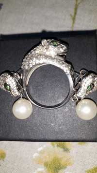 Комплект из серебра кольцо и сережки