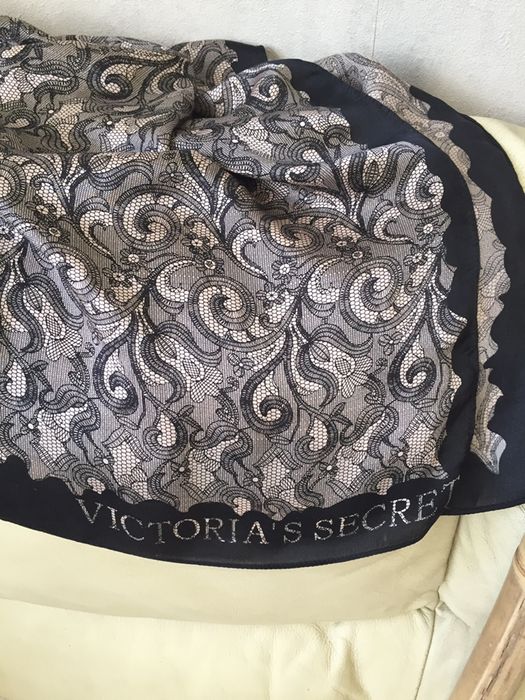 Victoria's Secret дамски шал естествена коприна