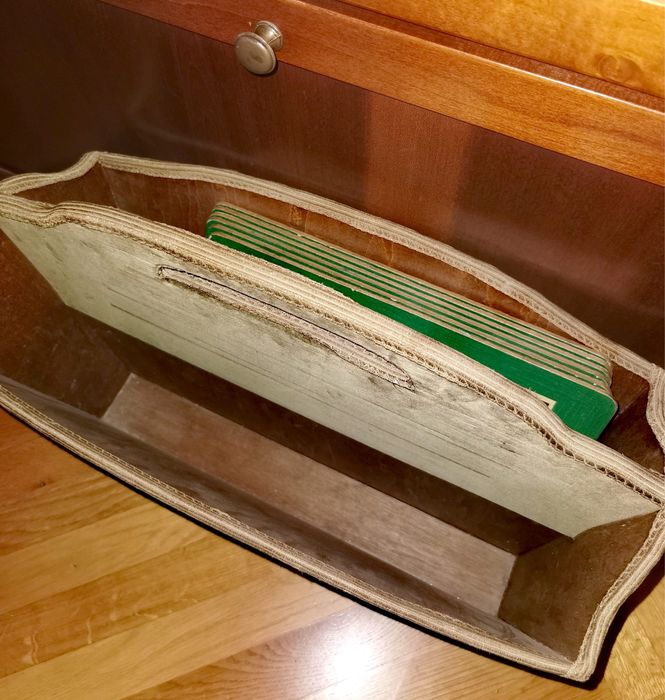 Антикварна поставка за списания за муз. плочи + 6 подложки за чинии