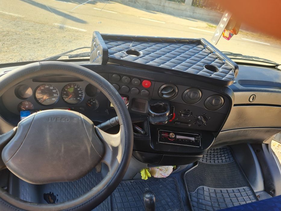 Vând duba iveco anu 2004