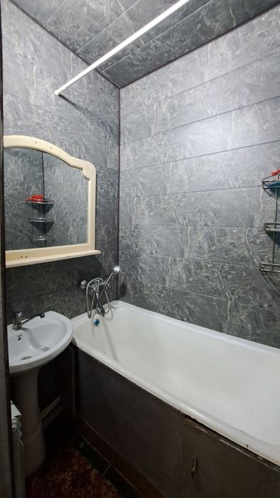 Чирчик шахри 
Троицкий 14-мактаб ёнида
#2-хона 1-етаж 
Квартира ижа