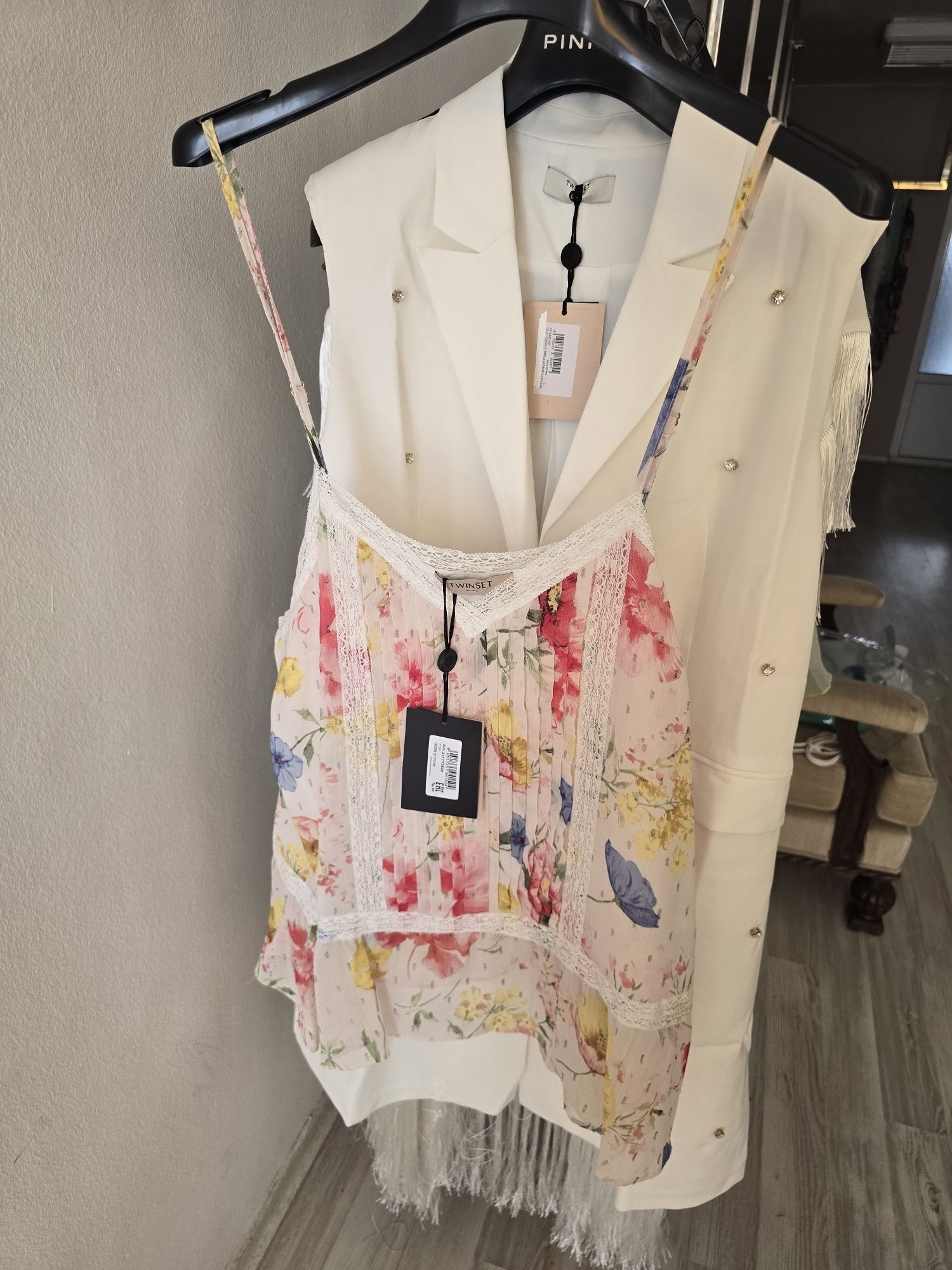 Топ/потник с флорални мотиви и дантела, Twinset,размер L/XL,XXL,ново!