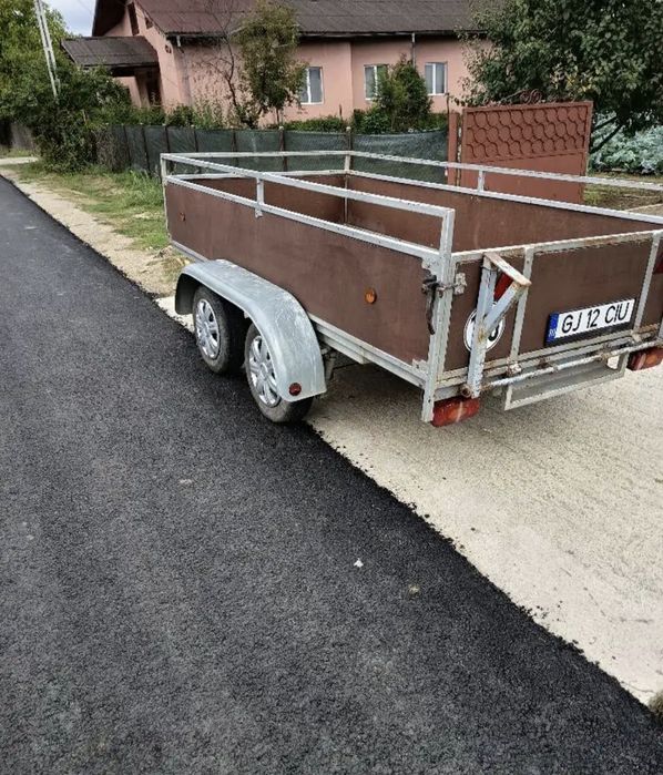 Remorca pe două axe