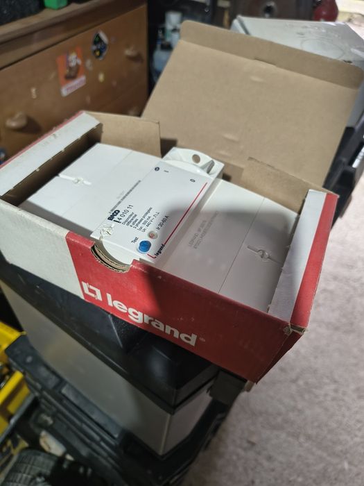 Comutator și un Disjunctor diferențial