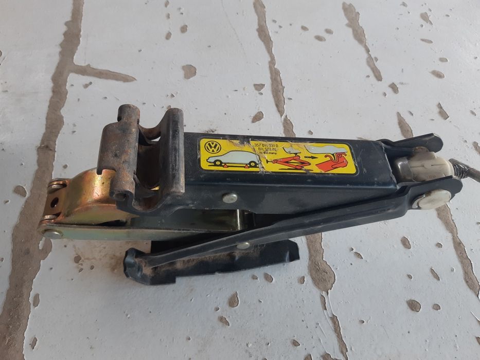 Домкрат на Volkswagen Golf 3, Vento, Passat