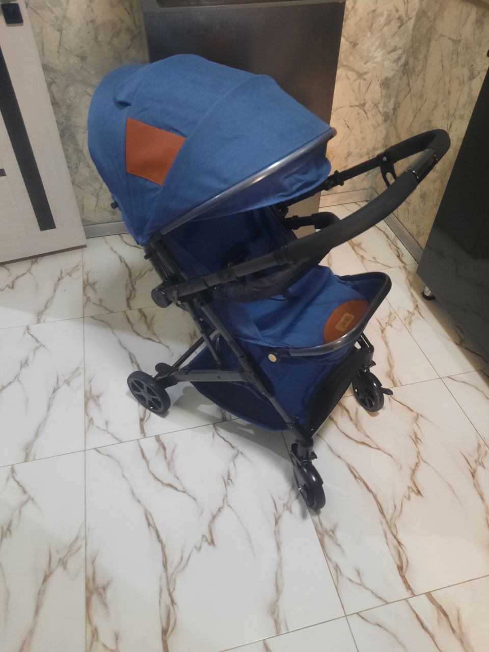 Продаётся чемодан коляска