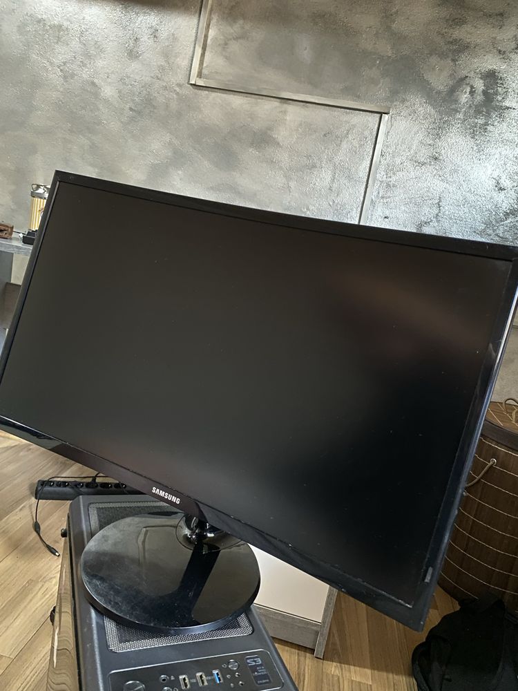 PC Gaming Ryzen 5 | 16GB RAM | SSD 500GB | GTX 1050 | Ofer și monitor!