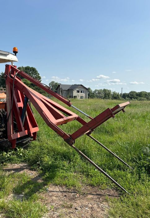 Incarcator pentru baloti in tiranti la tractor