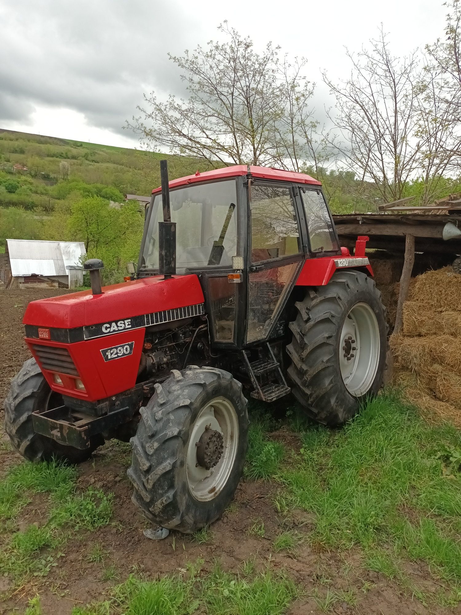 Vând tractor CASE 1290 și UTB 650