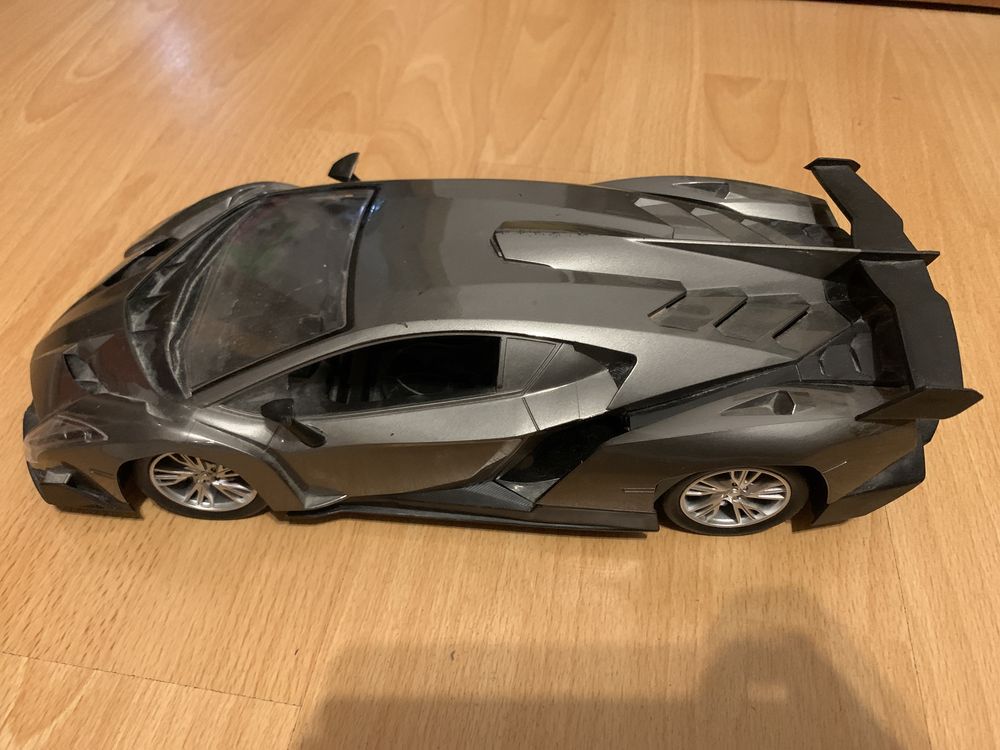 Masina Lamborghini neagra cu pedala