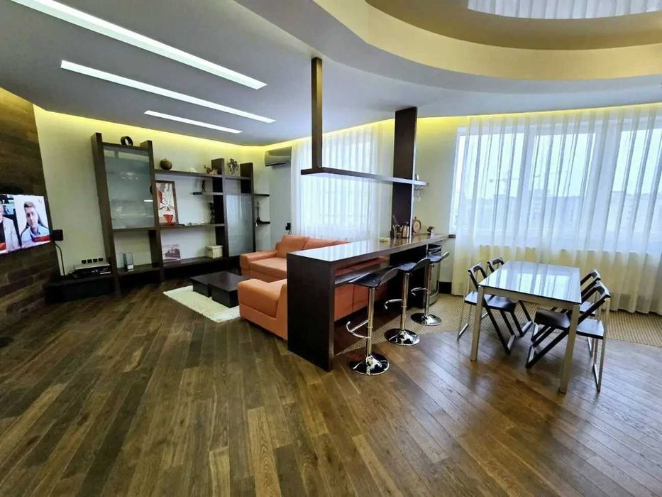 Тристаен имот в кв.Витоша