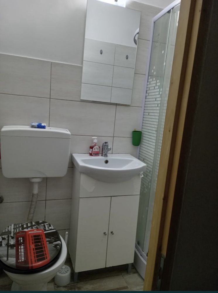Inchiriez apartament