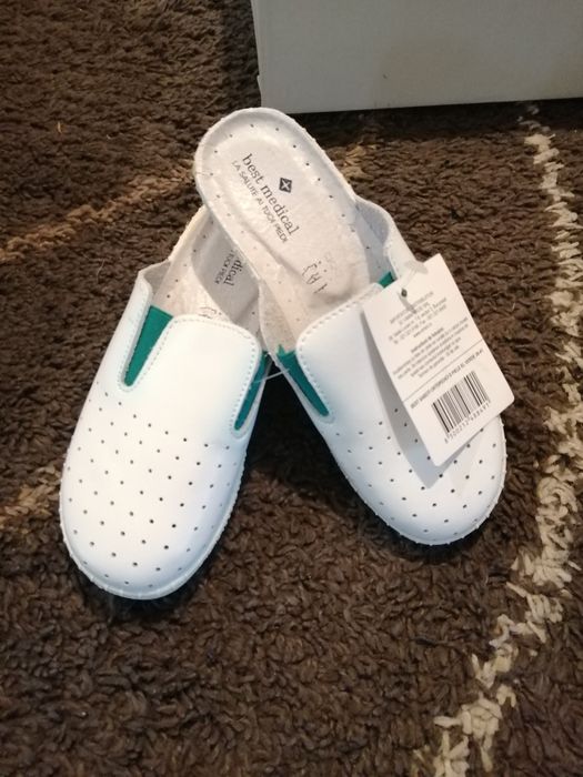 Vând papuci/saboți albi mărimea 36