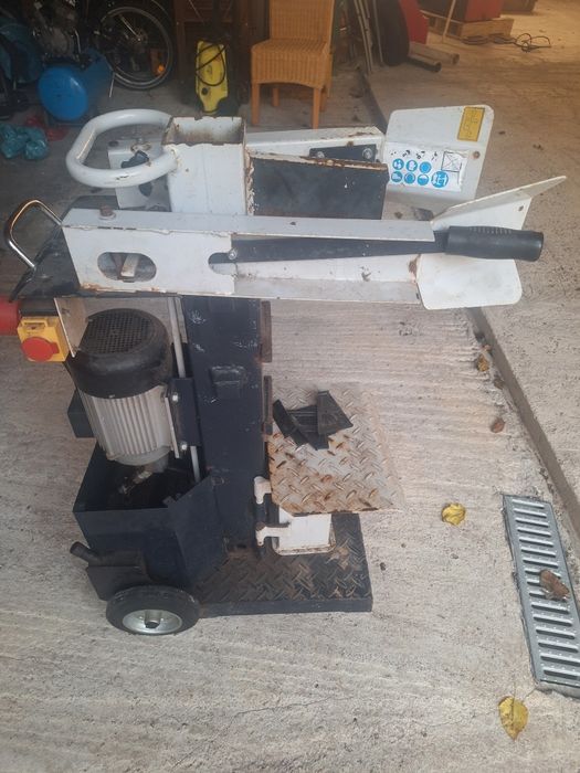 Vând spărgător pentru lemn