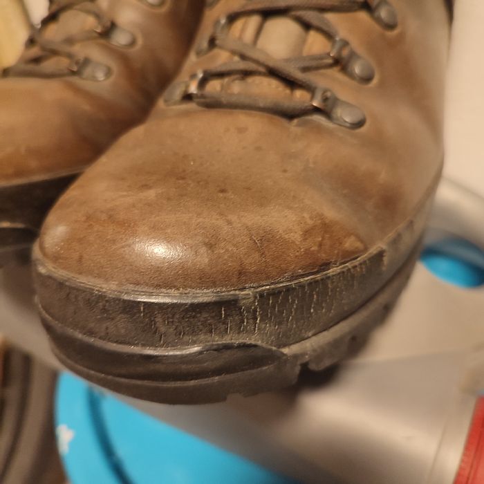 Ghete Nr 44 Meindl Borneo bocanci