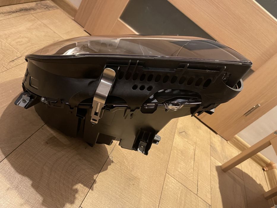 BMW серия 7 F01 F02 F04 Оригинален десен фар Bi xenon НОВ