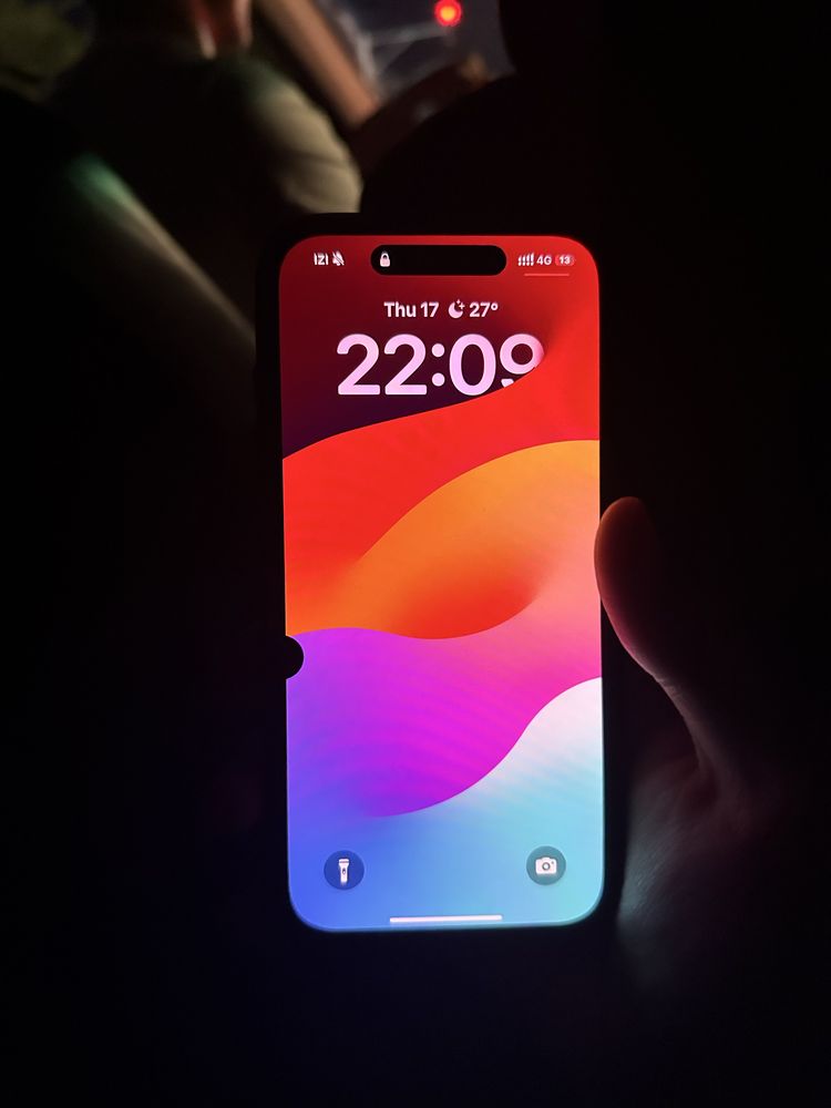Продаю айфон 15 про 256 гб