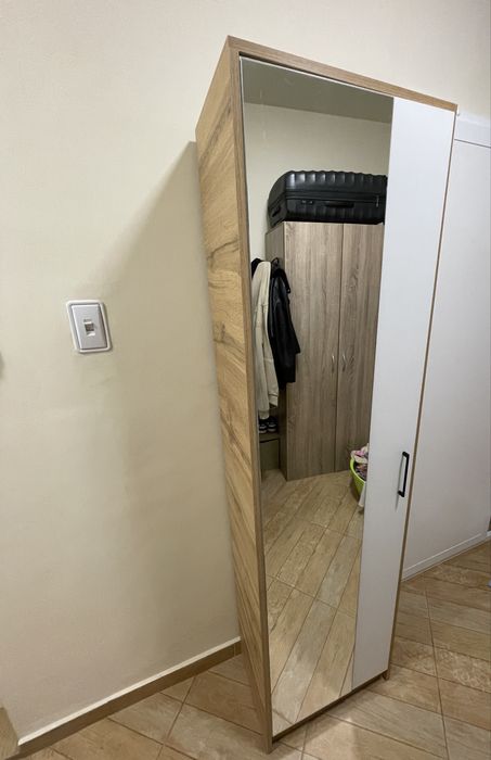 Еднокрилен гардероб