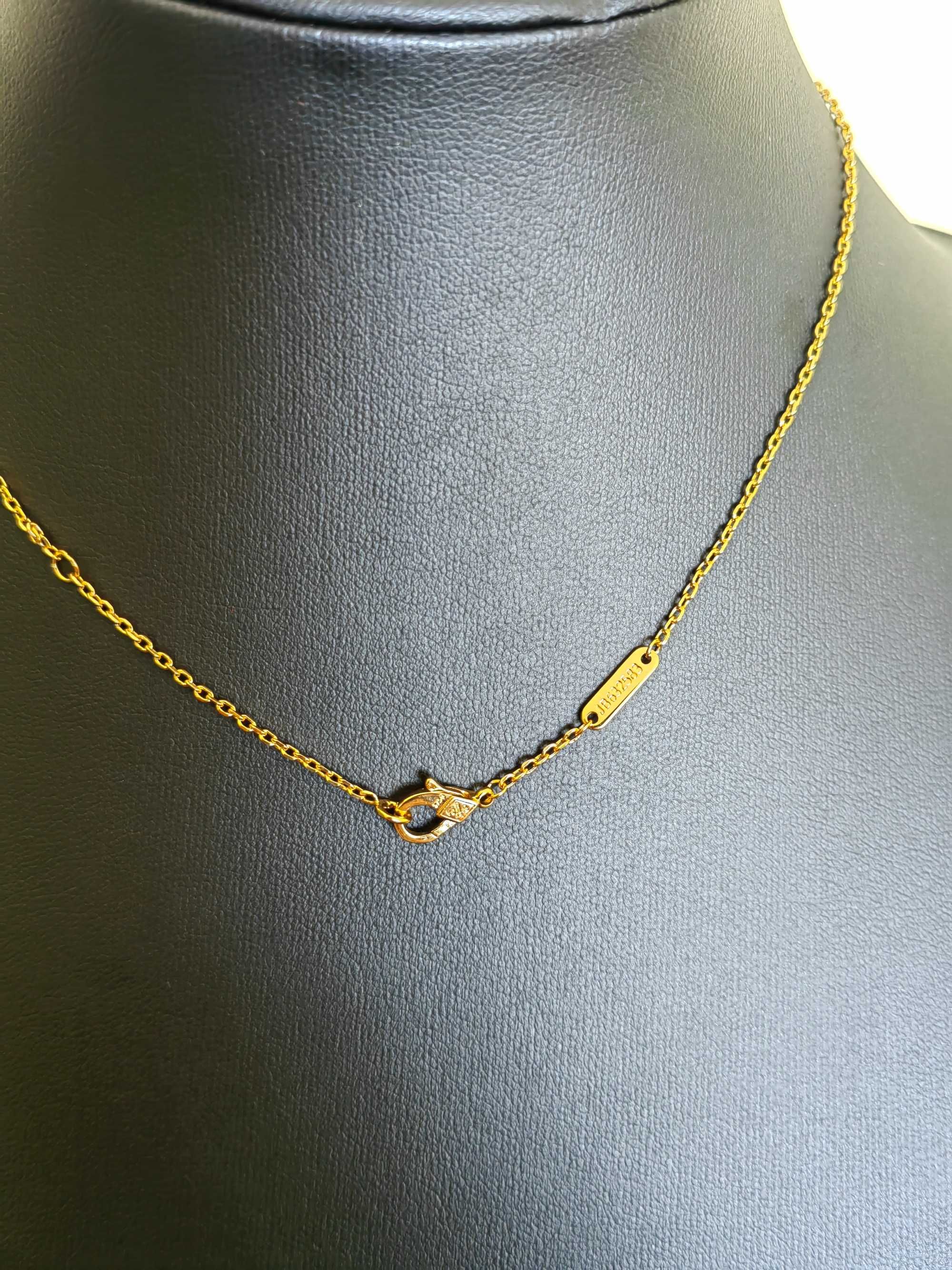 Златно дамско колие с бяла детелина от седеф, Van Cleef & Arpels VCA
