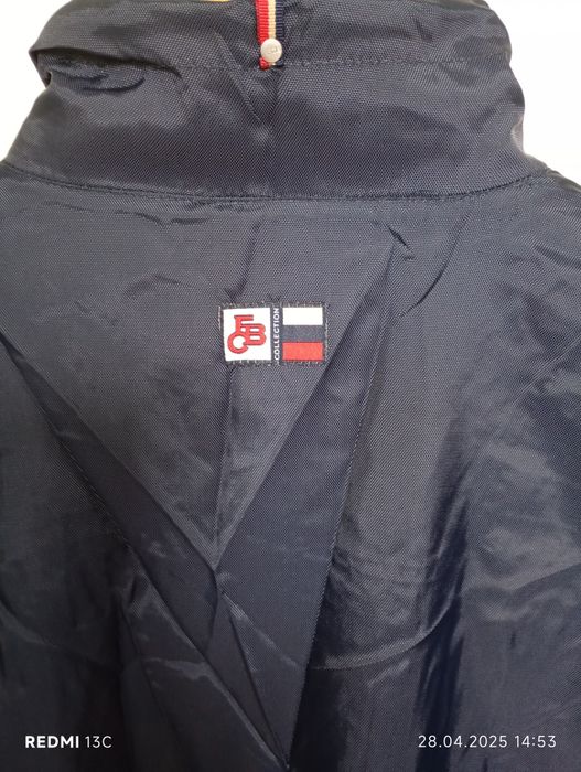 Мъжко спортно яке от фен магазина на Bayern München за пролет и лято .