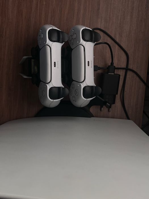 Срочно, торг. Продам новую PS 5 (плойка)