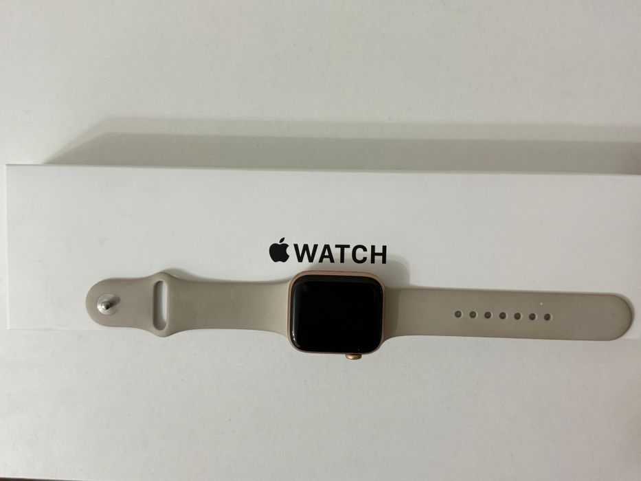 Apple Watch SE 44MM Gold