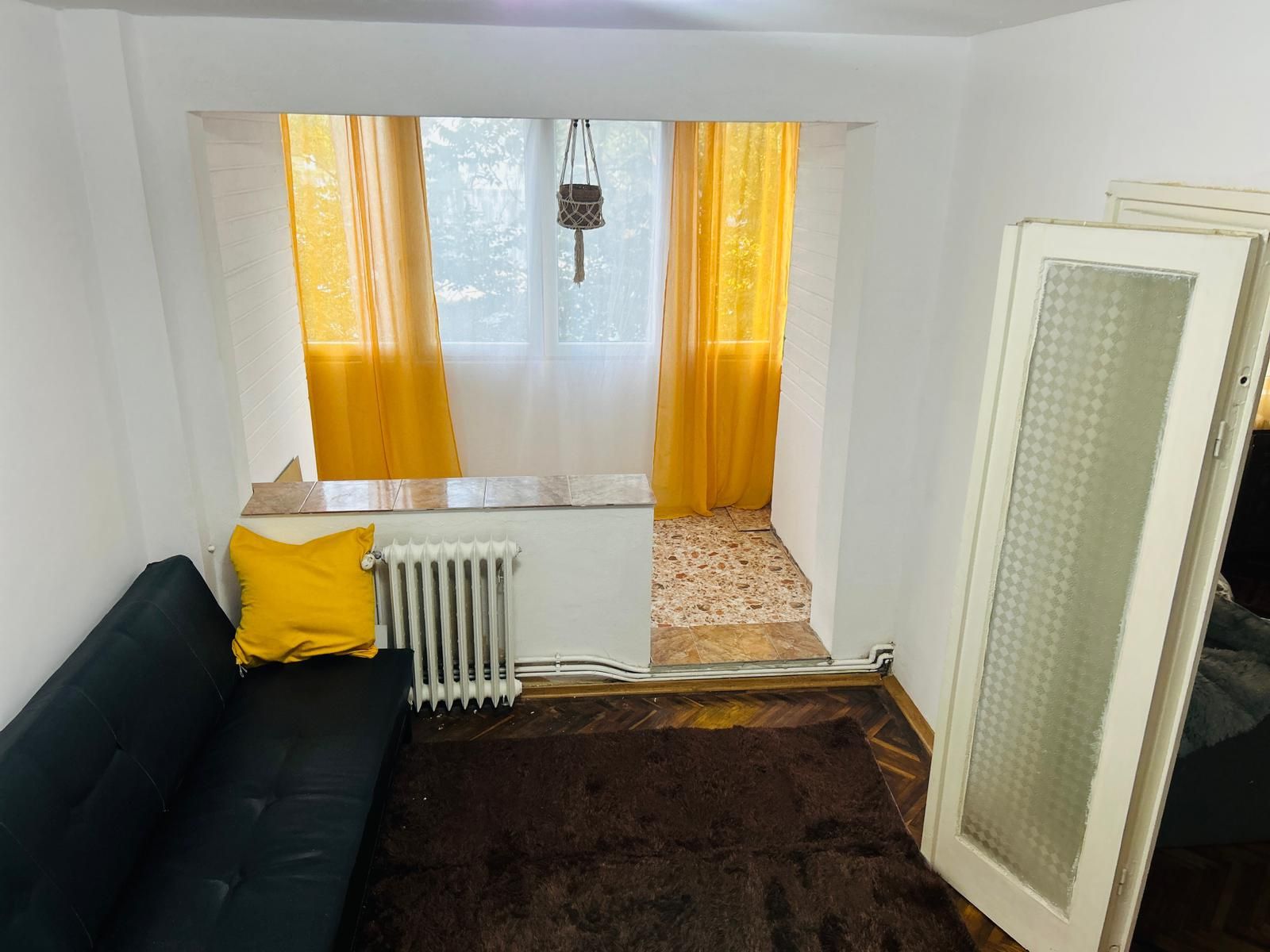 Proprietar inchiriez ap. 4 camere ultracentral