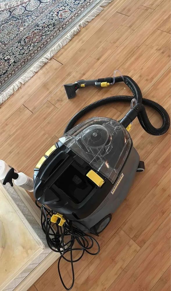 Продам моющий пылесос Karcher для мебели