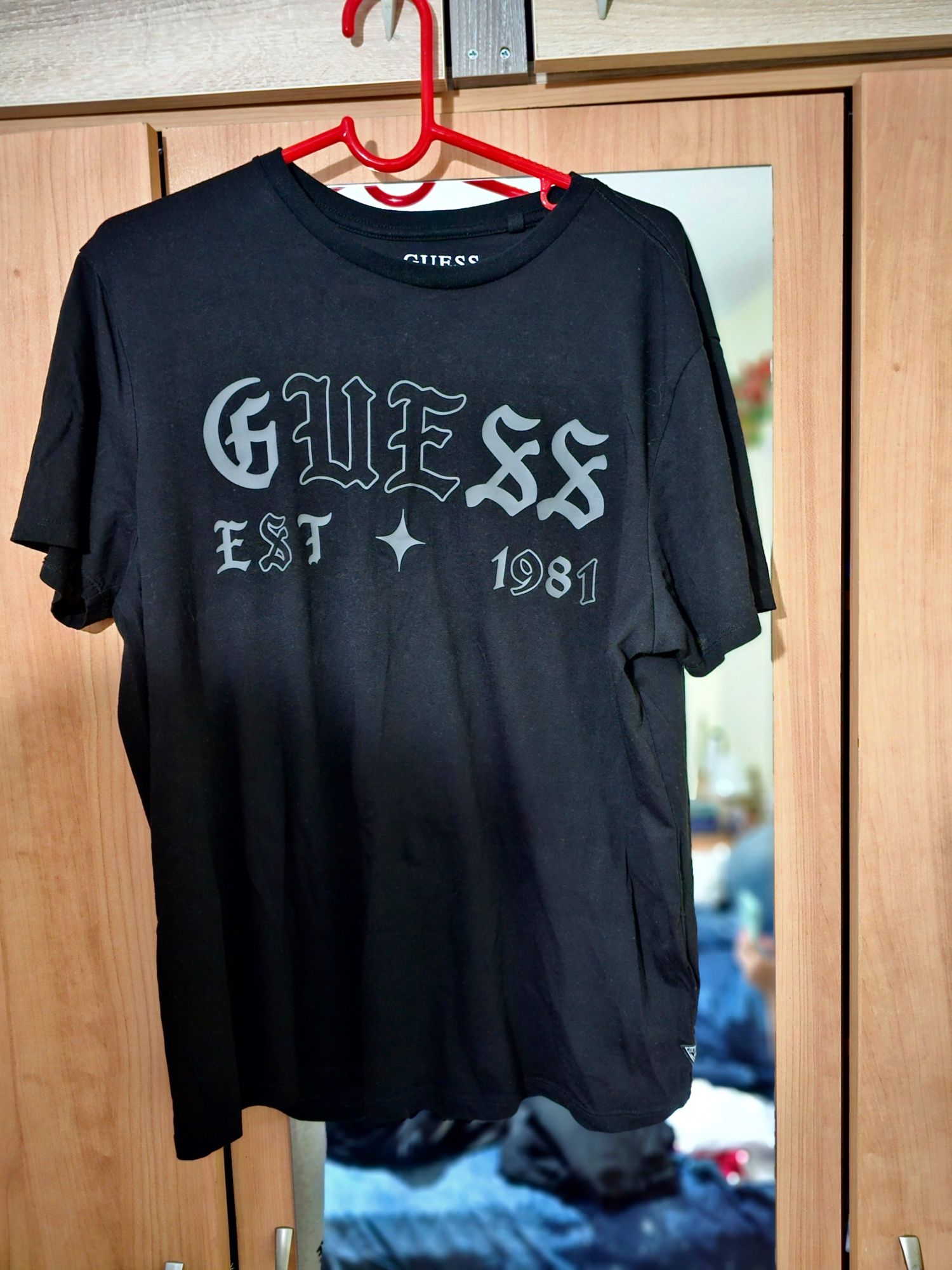 Оригинална тениска Guess L