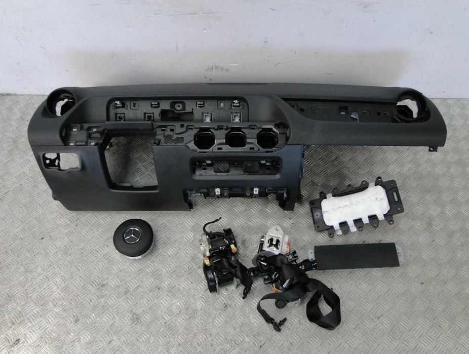 Mercedes Benz GLA H247 - kit airbag - plansa bord - centuri siguranta
