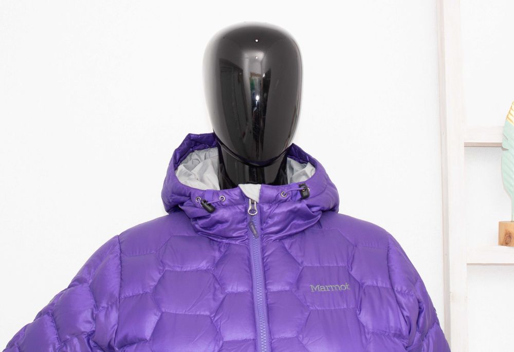 Marmot оригинално дамско яке пухено лилаво с качулка 800 пълнеж пух S