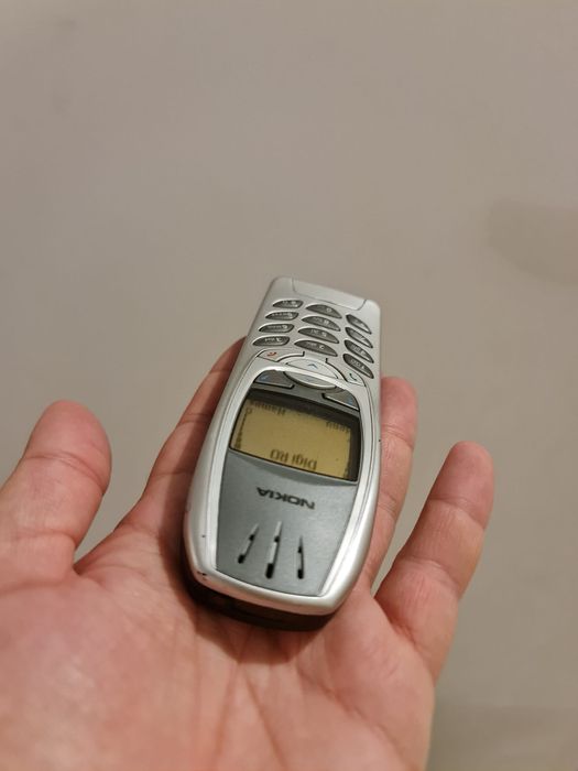 Legendarul Nokia 6310i ca nou + incarcator, functioneaza foarte bine!