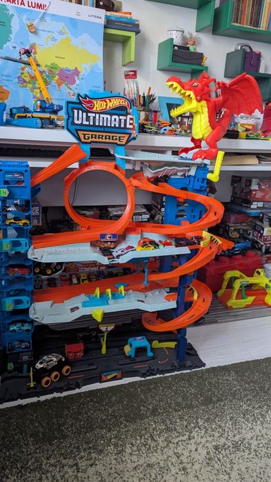 Hot wheel ultimate garage