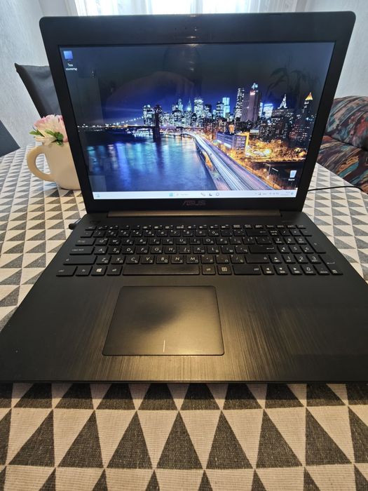 Продавам лаптоп  Asus