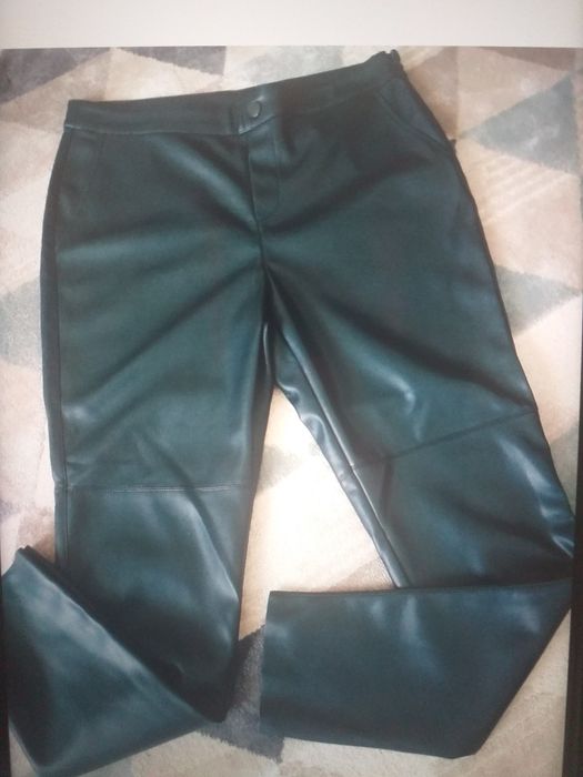 Pantaloni noi imitație piele masura 42