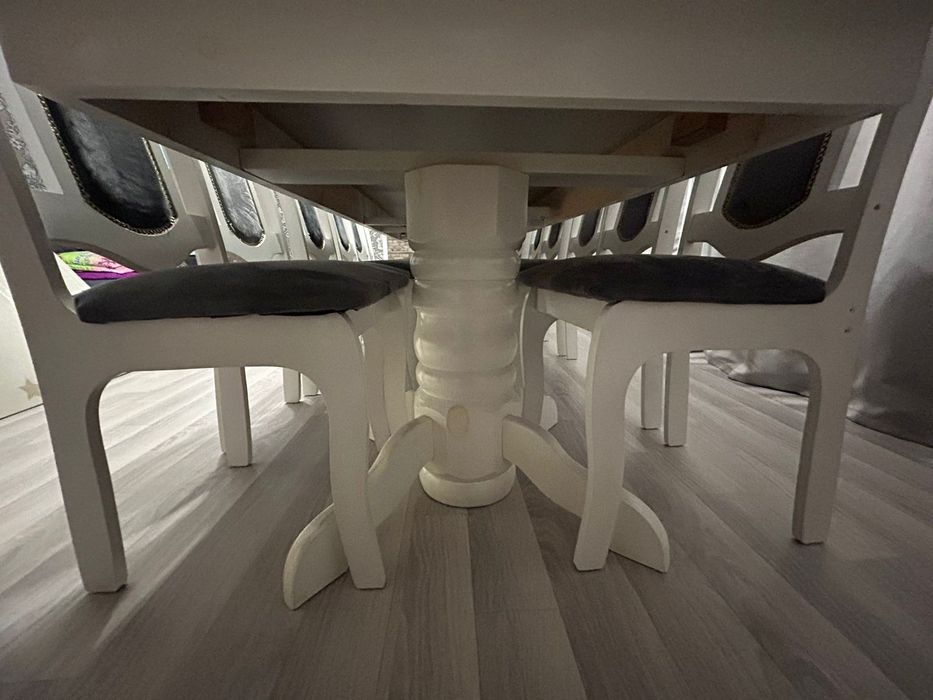 Стол для гостиной