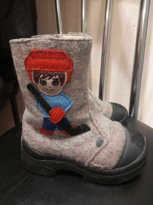 Продам детские натуральные валенки