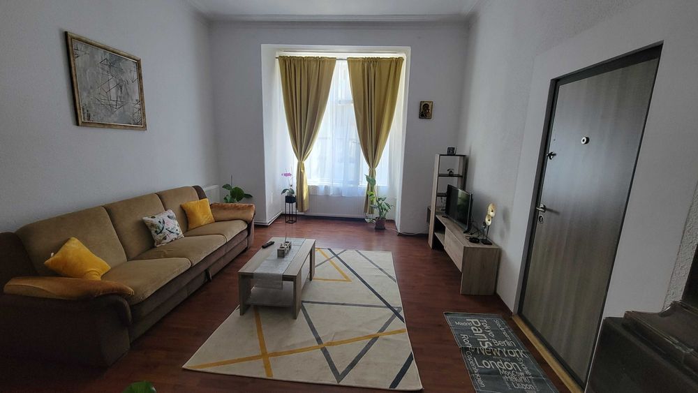 Apartament de Inchiriat/2 camere-negociabil