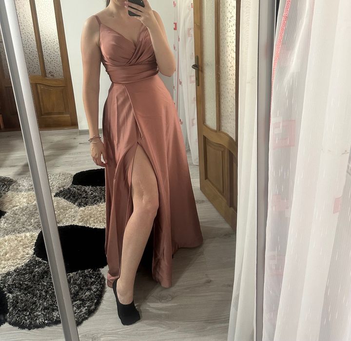 Vând rochie lungă roz plămâniu, mărimea 36-38