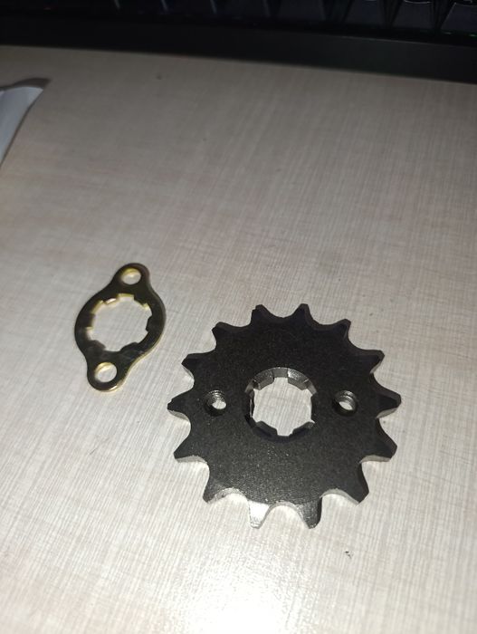 Преден пиньон за Yamaha YBR125 428-14T