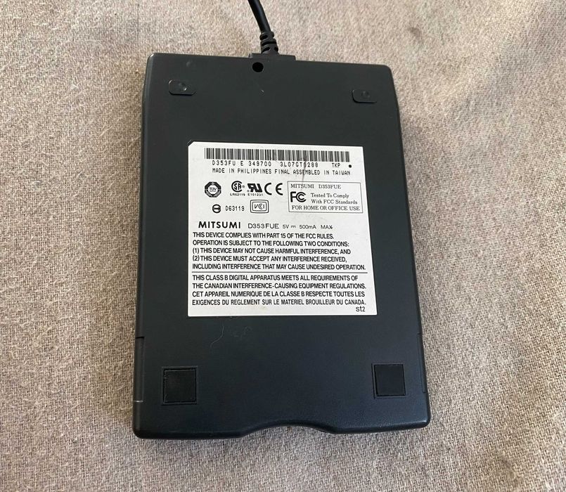 Floppy disk extern USB Mitsumi D353FUE – testat, funcțional perfect