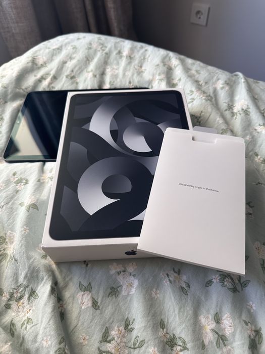 iPad Air (5th Generation) Wi - Fi ,256 GB